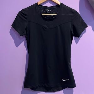 Nike Pro HyperCool Top